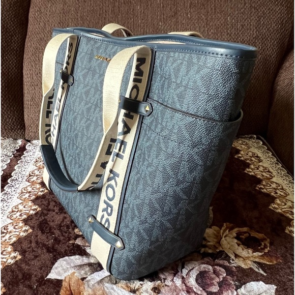 MICHAEL KORS Maeve Gold-Tone Hardware Large Open Tote Bag NWT-Admiral/Pale Blue - Picture 4 of 10